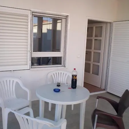 Dzoni Apartament