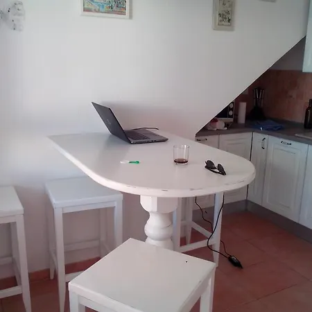 Apartament Dzoni *
